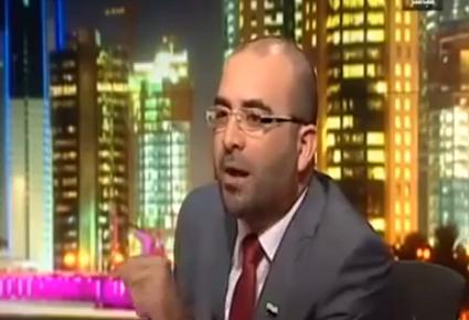 تراشق بأكواب المياه وشتائم على قناة الجزيرة